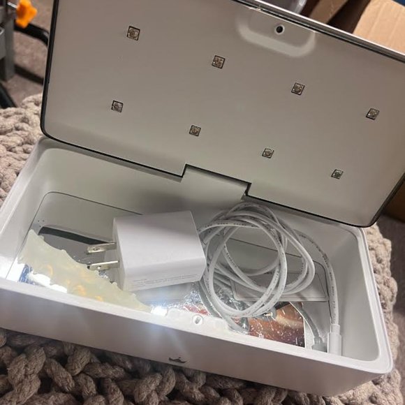 Bella Lash UV Light Sterilizer - Picture 4 of 4